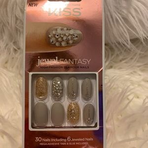 Jewel Fantasy; Matter & Glitter Glue on Nails